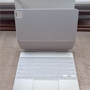 Apple Magic Keyboard for iPad Pro 13-inch, US English, White
